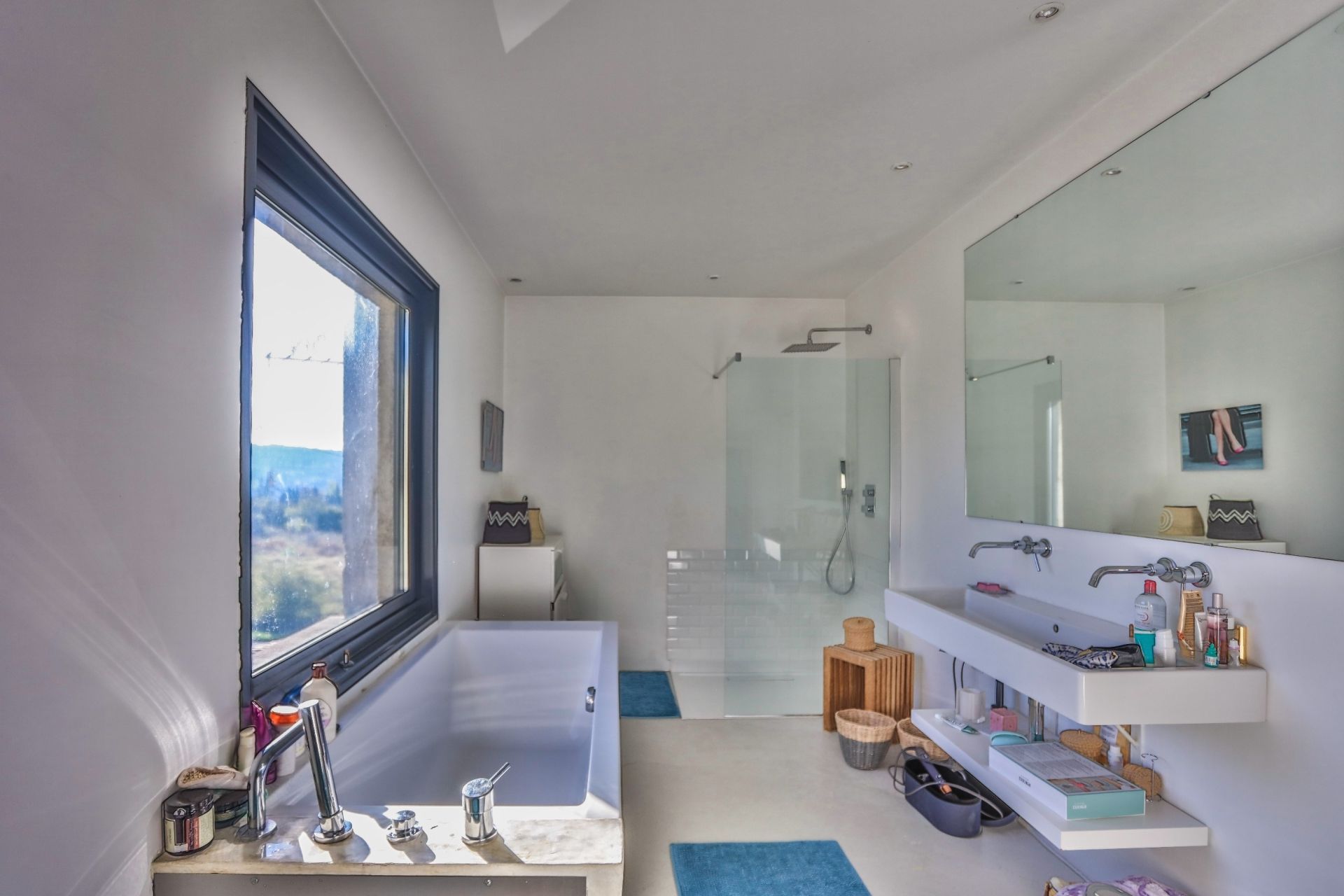 house 6 Rooms for sale on CAROMB (84330)