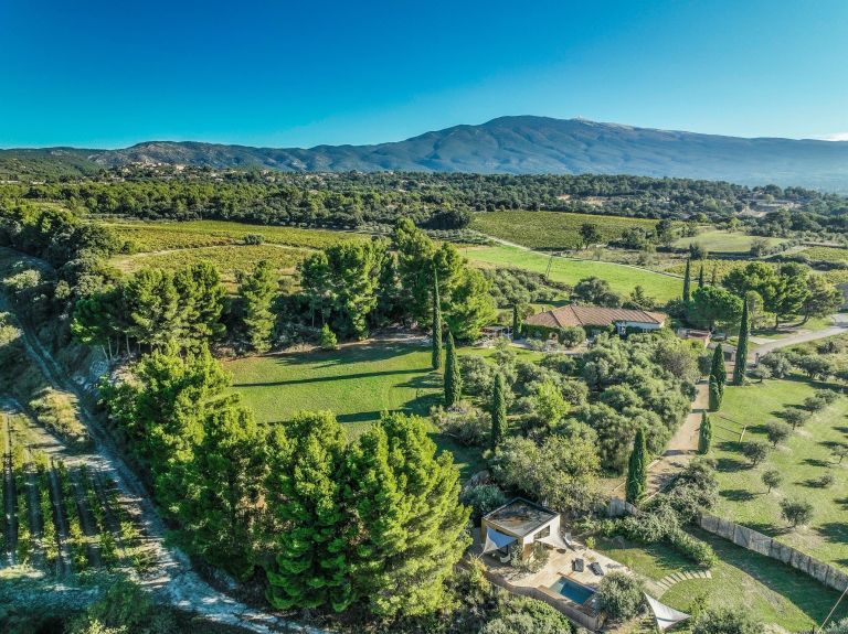 house 6 Rooms for sale on CAROMB (84330)
