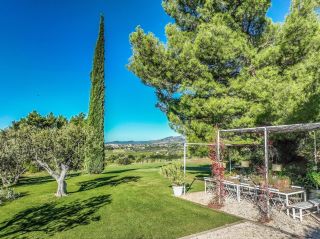 house 6 Rooms for sale on CAROMB (84330)