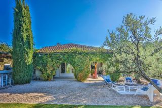 house 6 Rooms for sale on CAROMB (84330)
