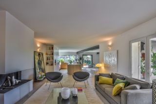 house 6 Rooms for sale on CAROMB (84330)