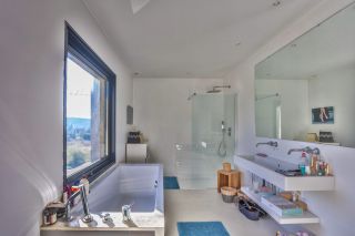 house 6 Rooms for sale on CAROMB (84330)