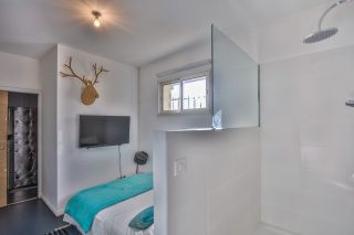 house 6 Rooms for sale on CAROMB (84330)