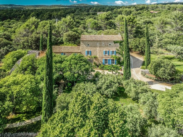 maison 15 Pièces en vente sur GORDES (84220)