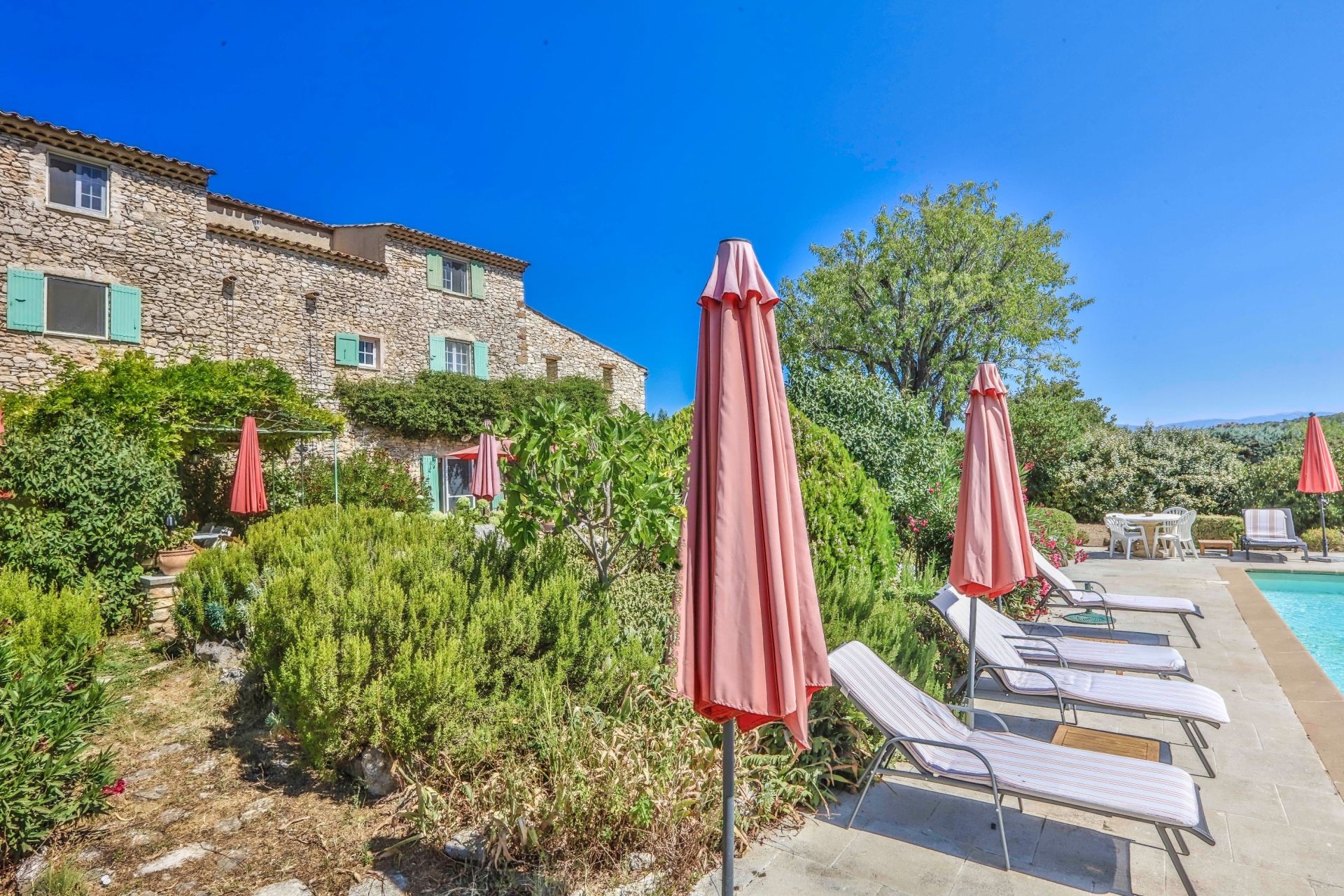 maison 20 Pièces en vente sur VIENS (84750)