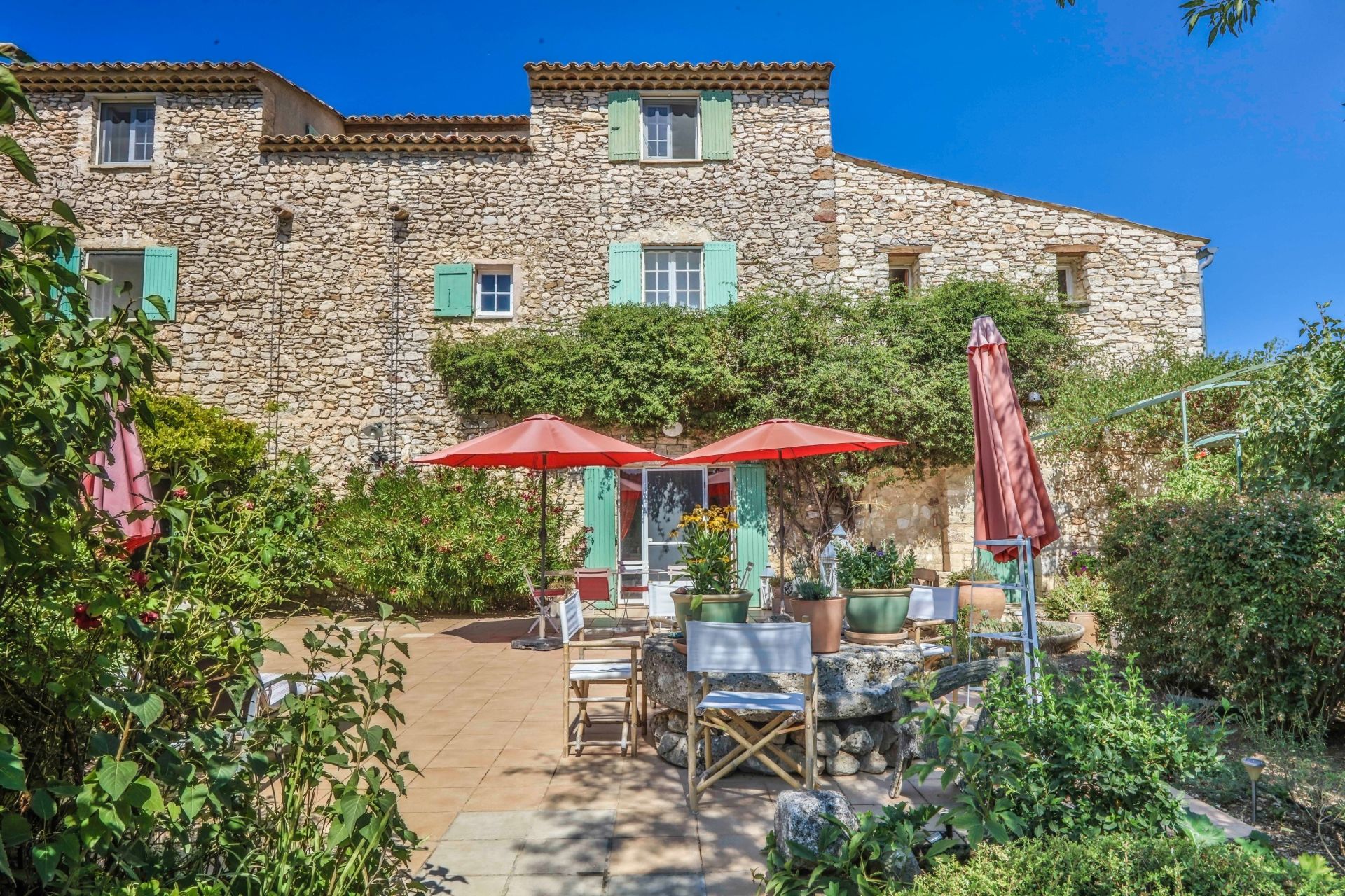 maison 20 Pièces en vente sur VIENS (84750)