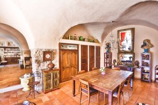 maison 20 Pièces en vente sur VIENS (84750)