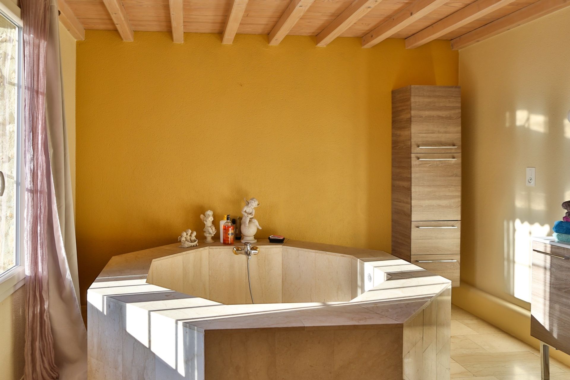 bastide 19 Pièces en vente sur CHATEAUNEUF DE GADAGNE (84470)