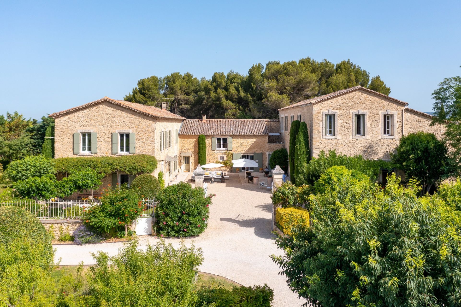 house 21 Rooms for sale on LAGNES (84800)