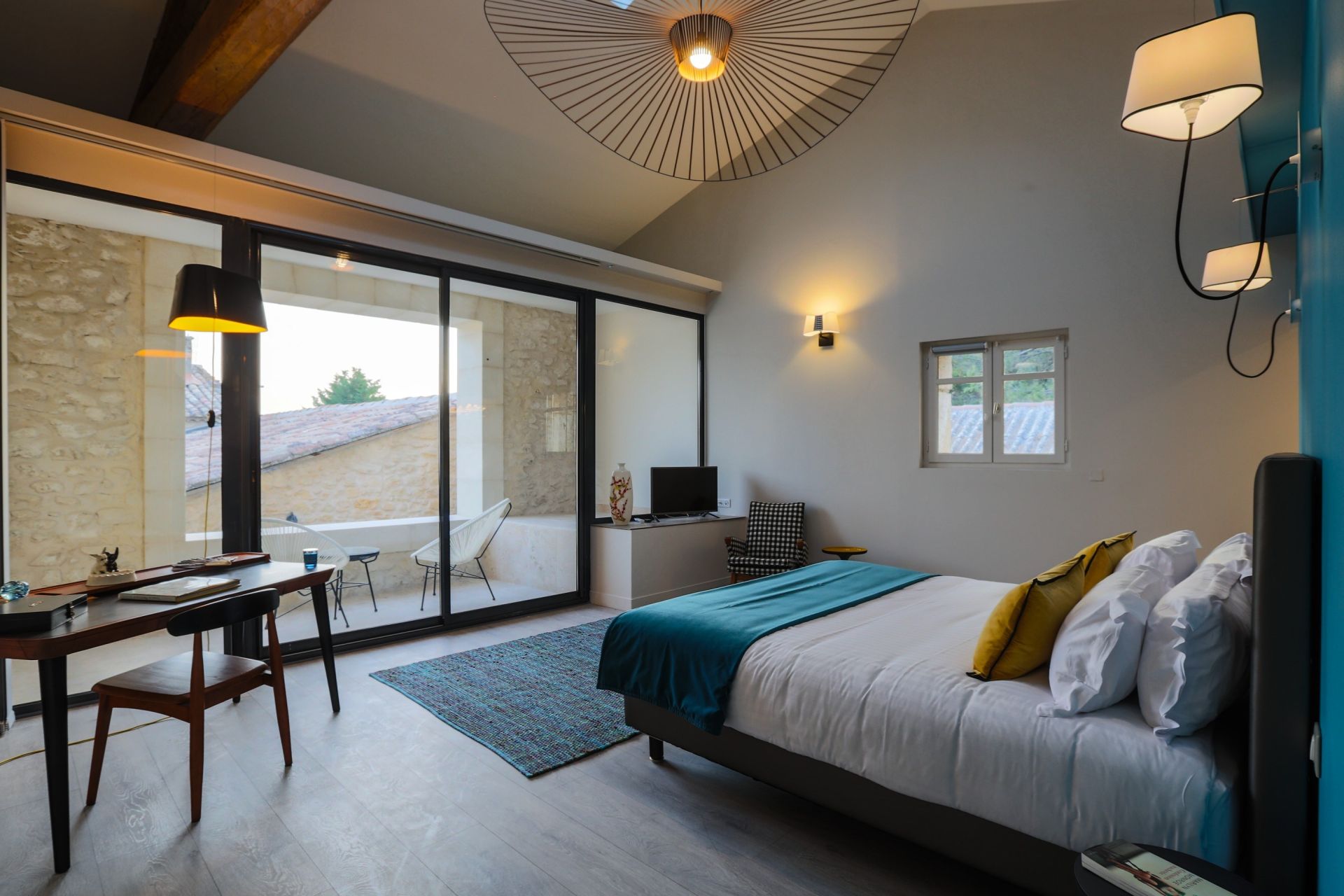 house 21 Rooms for sale on LAGNES (84800)