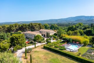 house 21 Rooms for sale on LAGNES (84800)