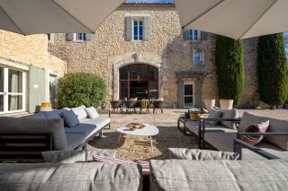 house 21 Rooms for sale on LAGNES (84800)