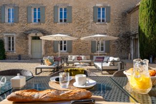 house 21 Rooms for sale on LAGNES (84800)