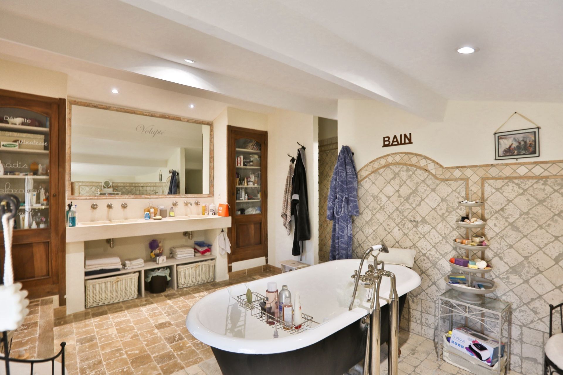 house 11 Rooms for sale on GORDES (84220)