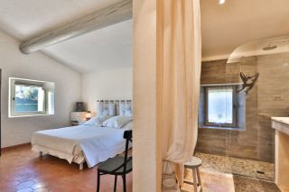 house 11 Rooms for sale on GORDES (84220)