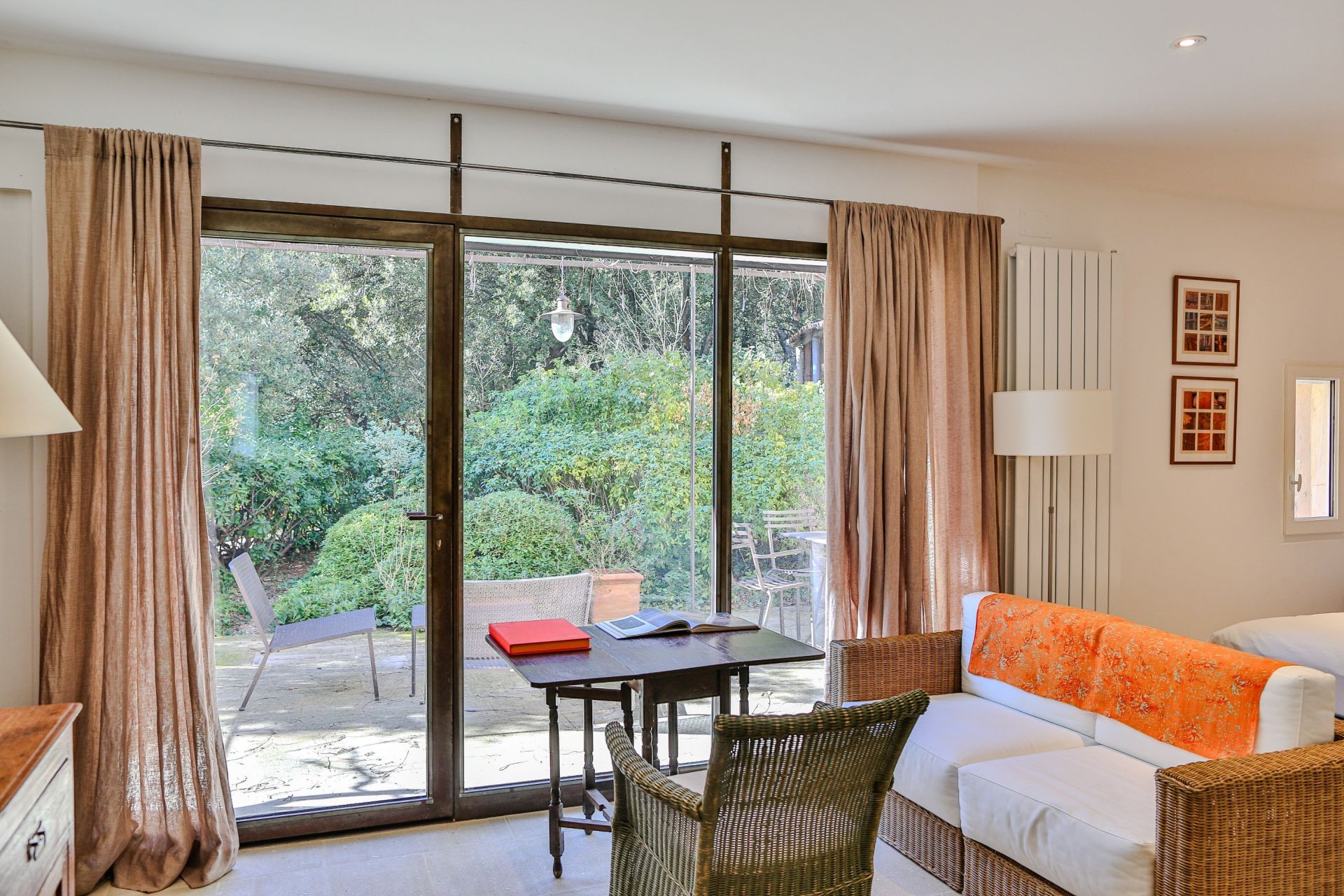 bastide 25 Rooms for sale on VAISON LA ROMAINE (84110)