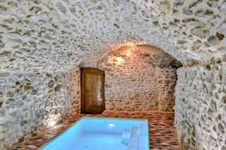 bastide 25 Rooms for sale on VAISON LA ROMAINE (84110)