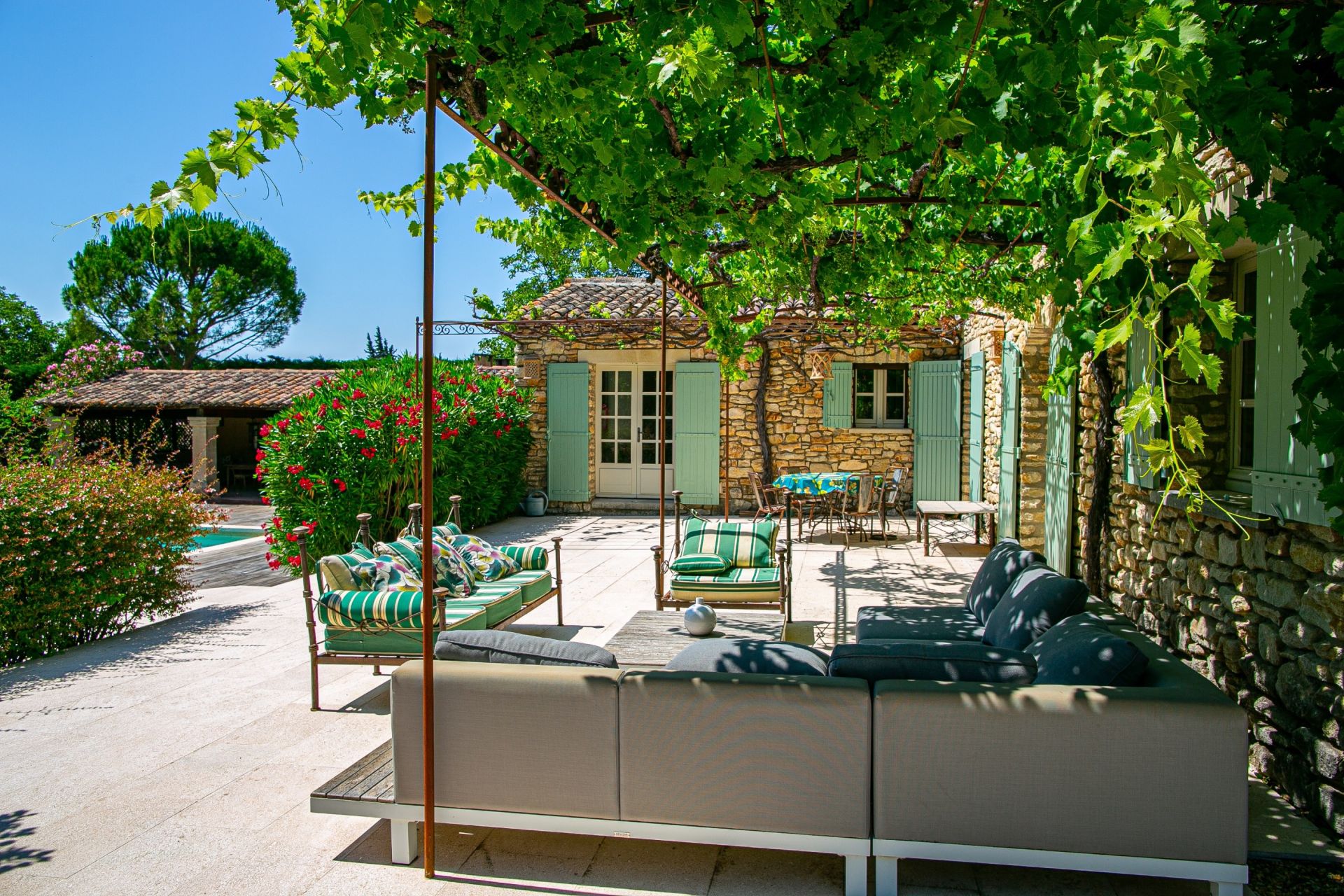 house 15 Rooms for sale on L ISLE SUR LA SORGUE (84800)