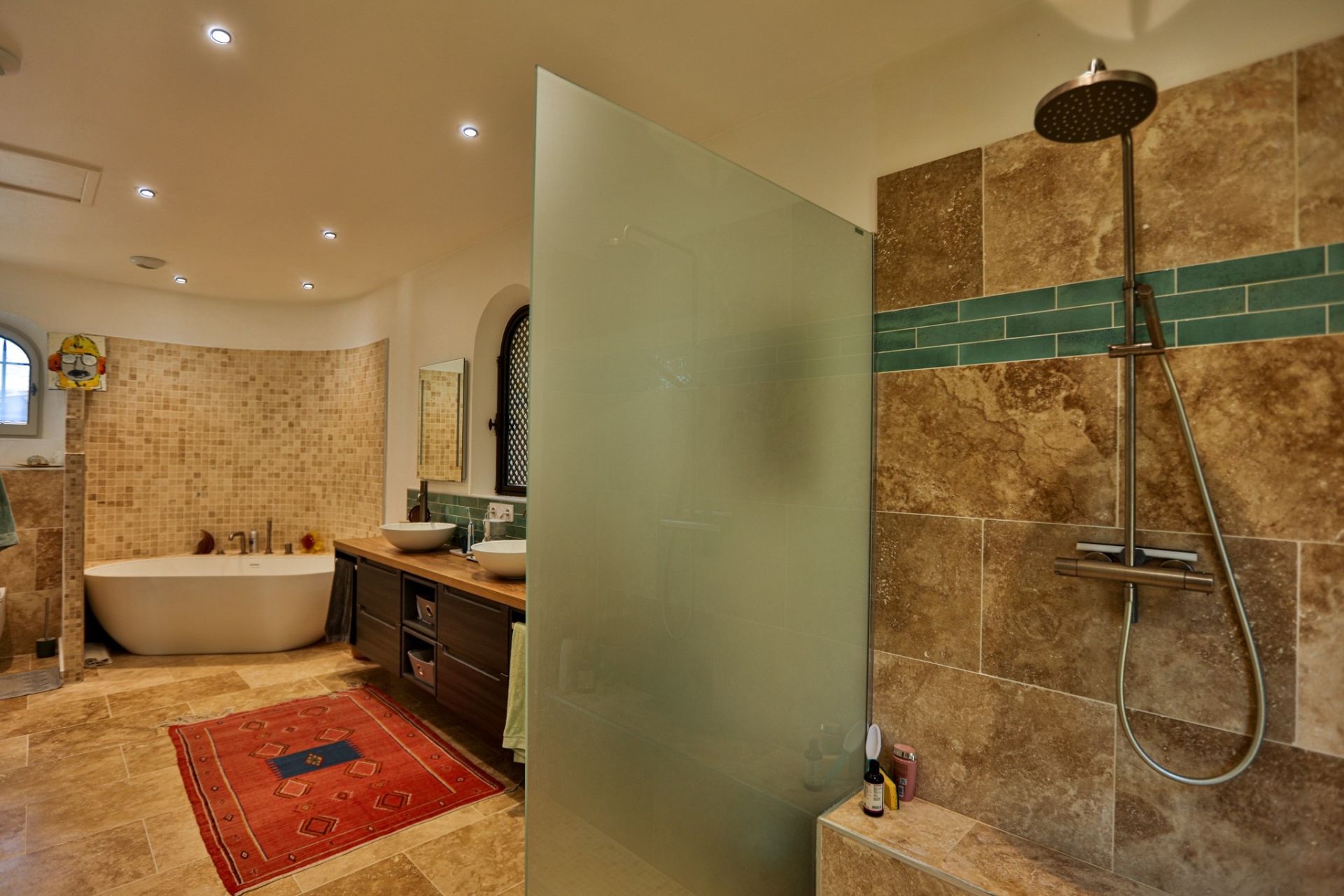 house 15 Rooms for sale on L ISLE SUR LA SORGUE (84800)