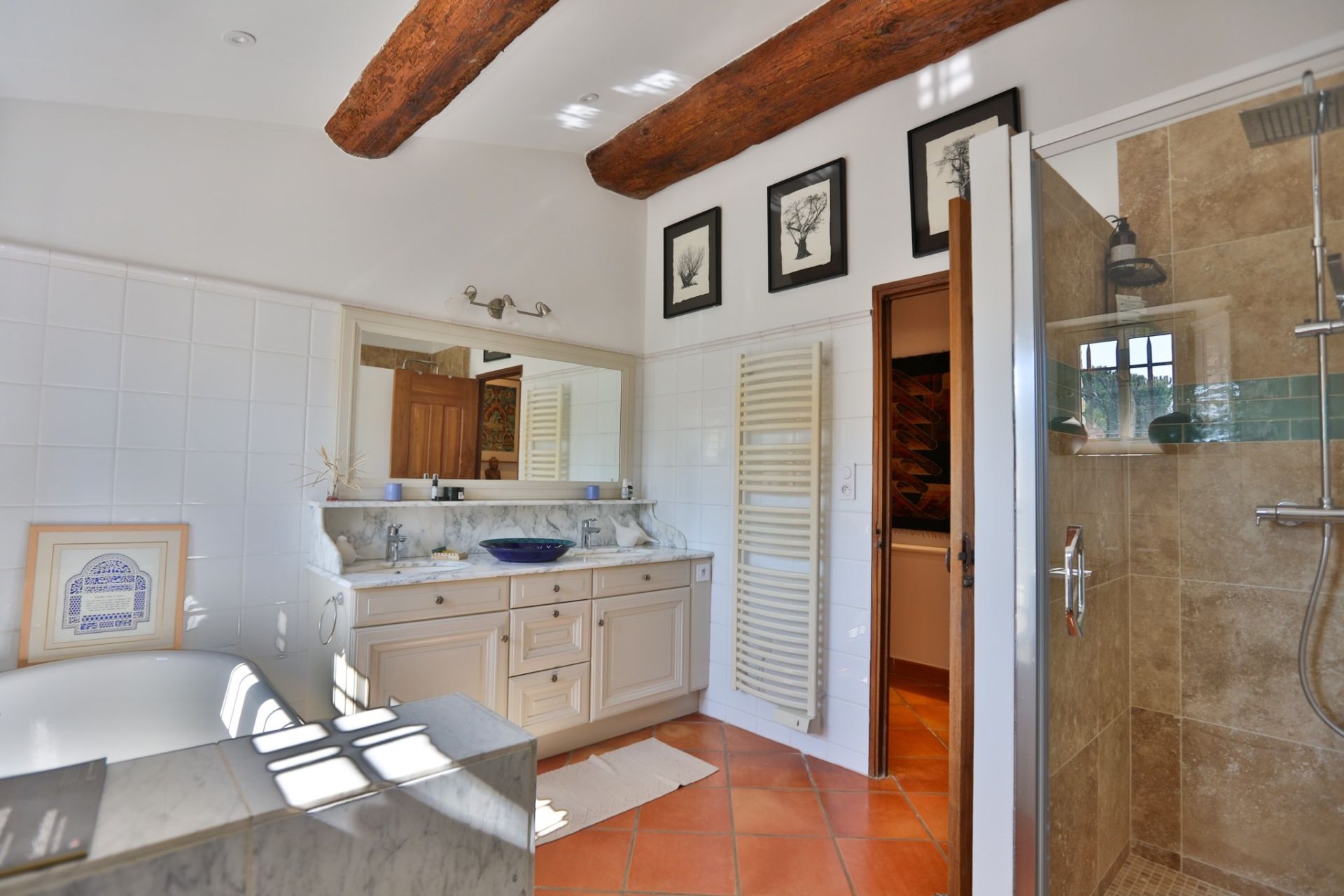 house 15 Rooms for sale on L ISLE SUR LA SORGUE (84800)