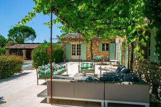 house 15 Rooms for sale on L ISLE SUR LA SORGUE (84800)