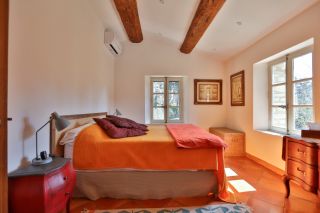 house 15 Rooms for sale on L ISLE SUR LA SORGUE (84800)