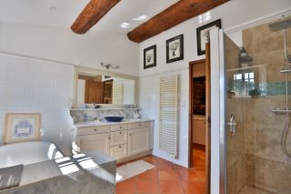 house 15 Rooms for sale on L ISLE SUR LA SORGUE (84800)
