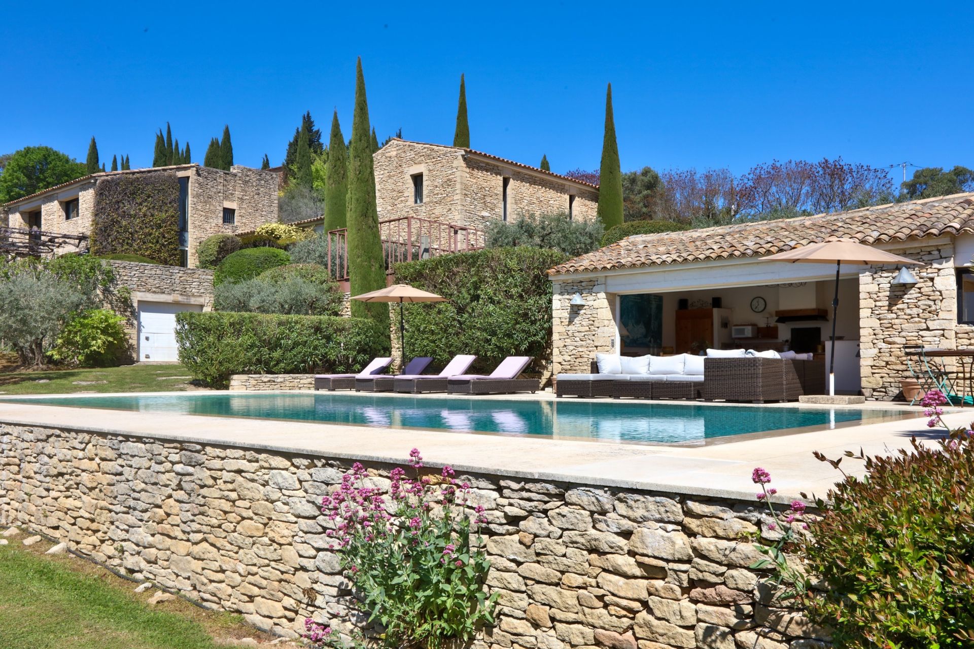 house 10 Rooms for sale on GORDES (84220)