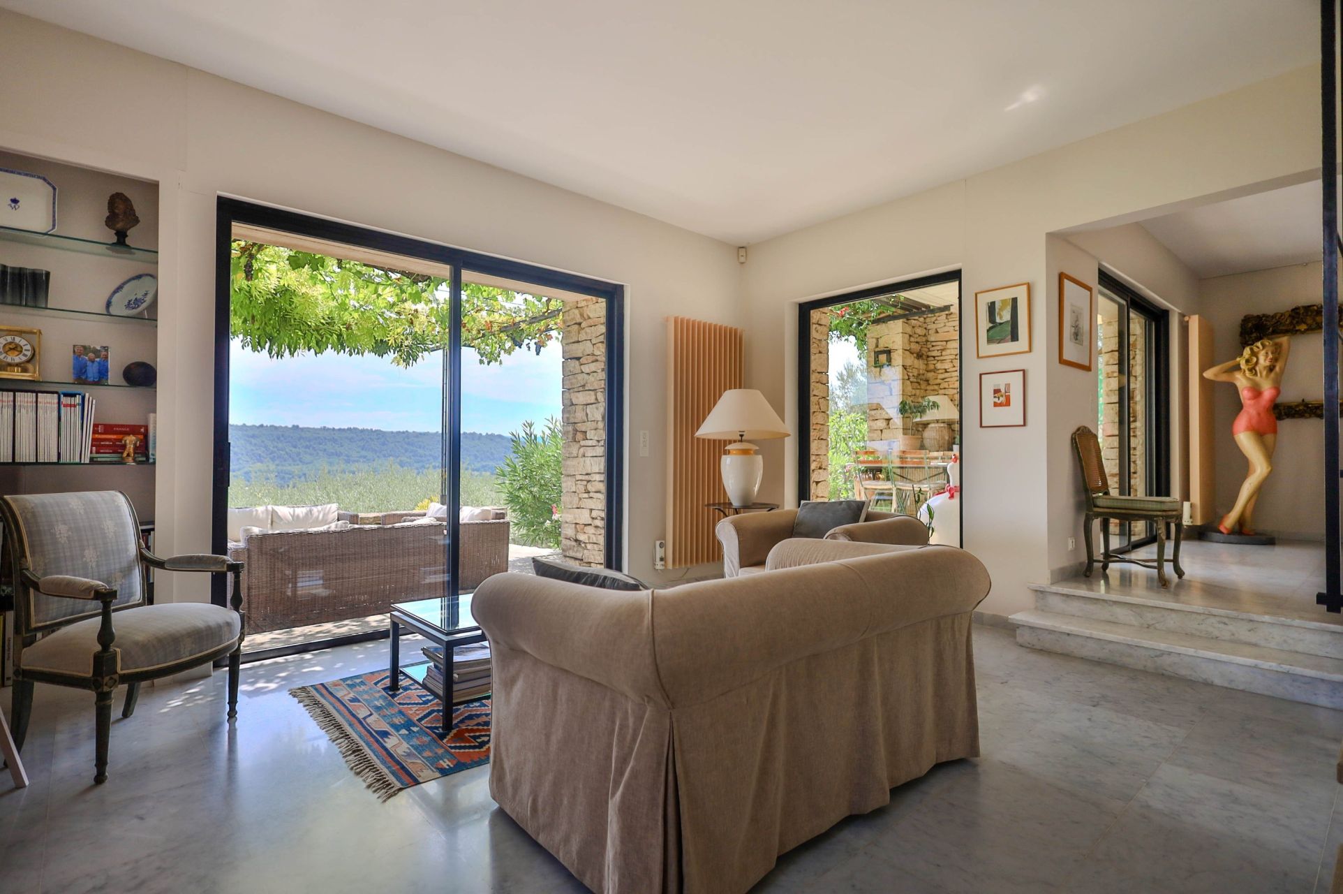 house 10 Rooms for sale on GORDES (84220)