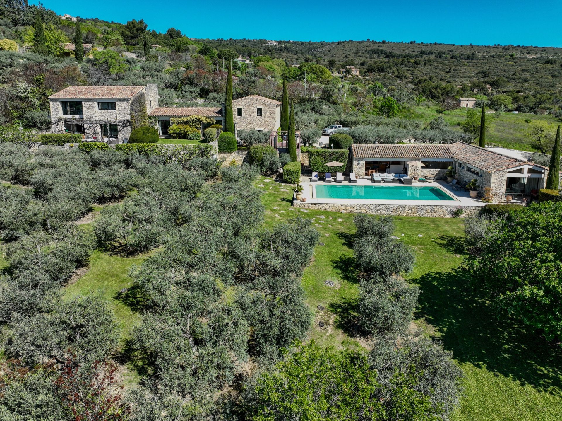 maison 10 Pièces en vente sur GORDES (84220)