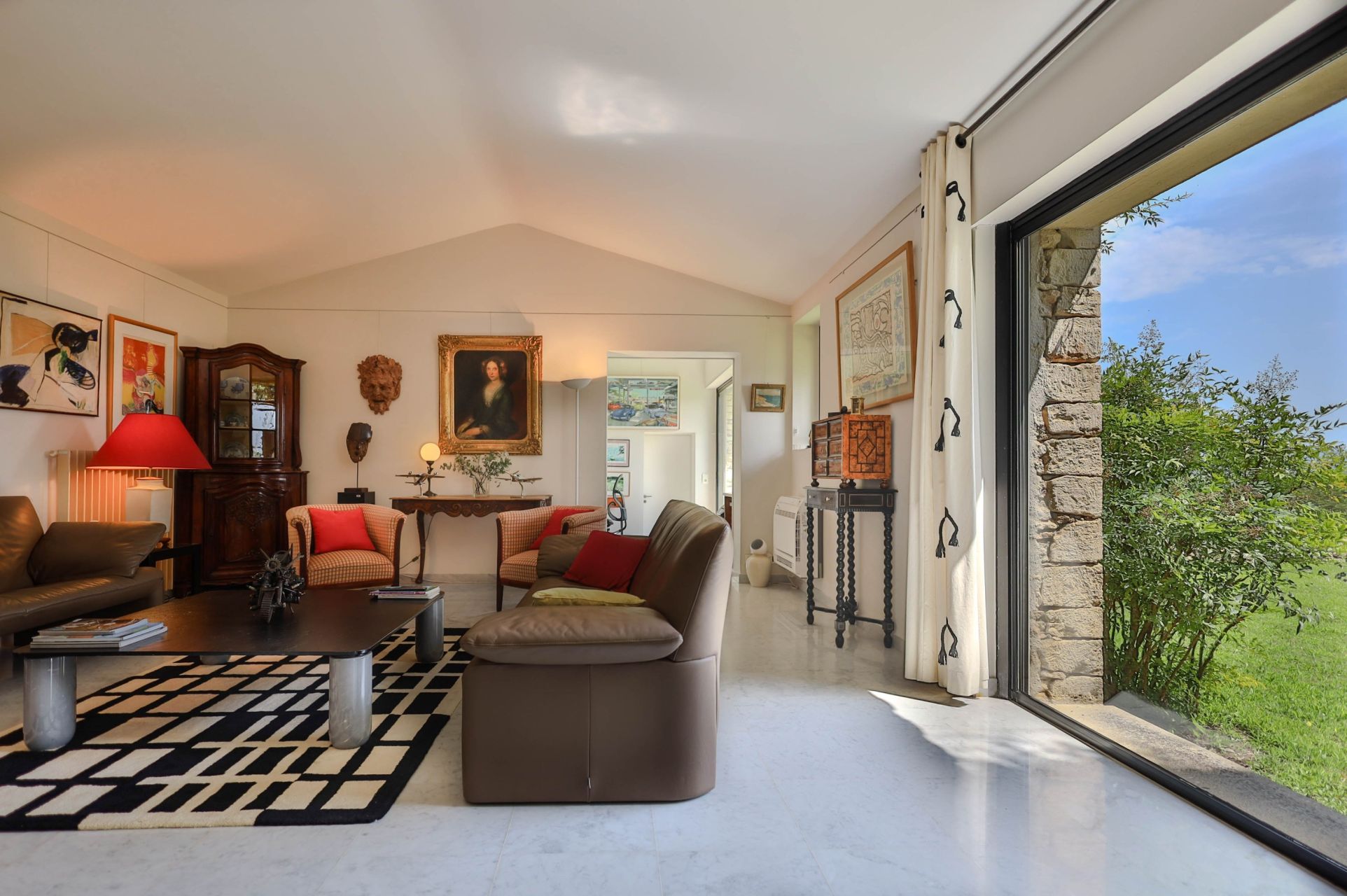 house 10 Rooms for sale on GORDES (84220)