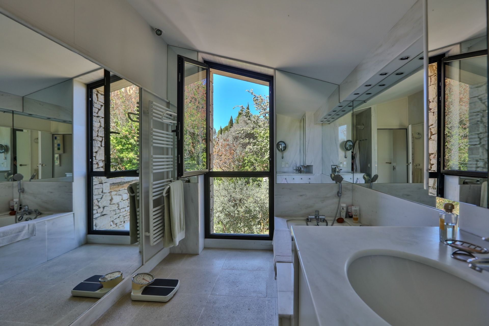 maison 10 Pièces en vente sur GORDES (84220)