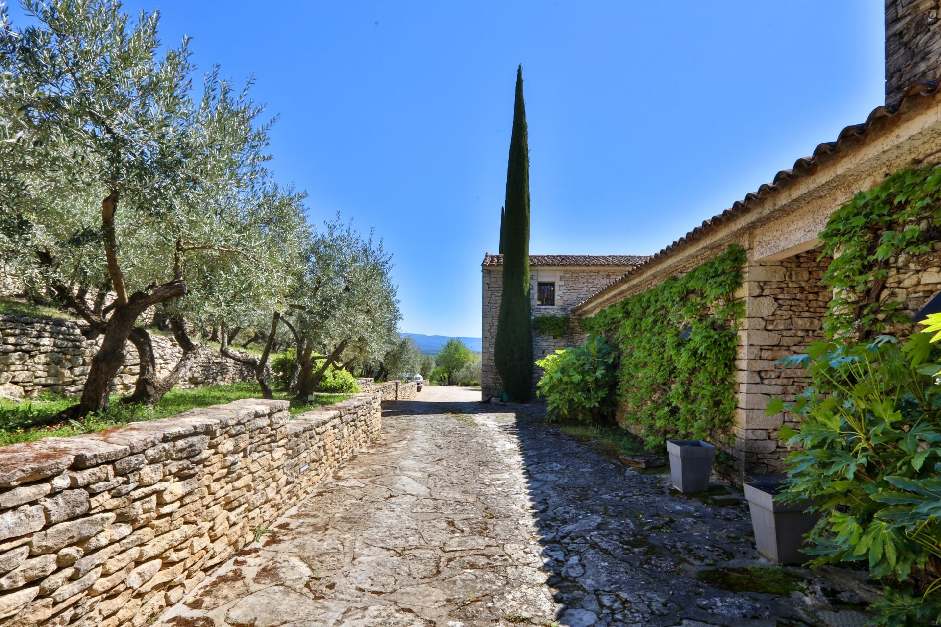maison 10 Pièces en vente sur GORDES (84220)