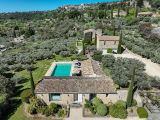 house 10 Rooms for sale on GORDES (84220)