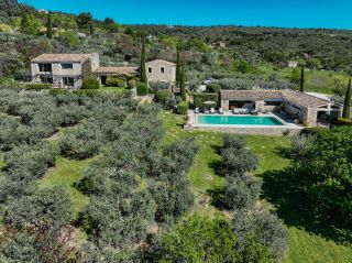 house 10 Rooms for sale on GORDES (84220)