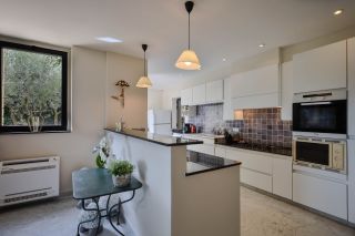 house 10 Rooms for sale on GORDES (84220)