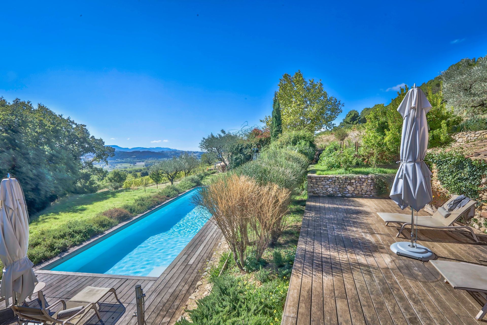 wine estate 10 Rooms for sale on NYONS (26110)