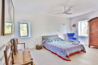 wine estate 10 Rooms for sale on NYONS (26110)