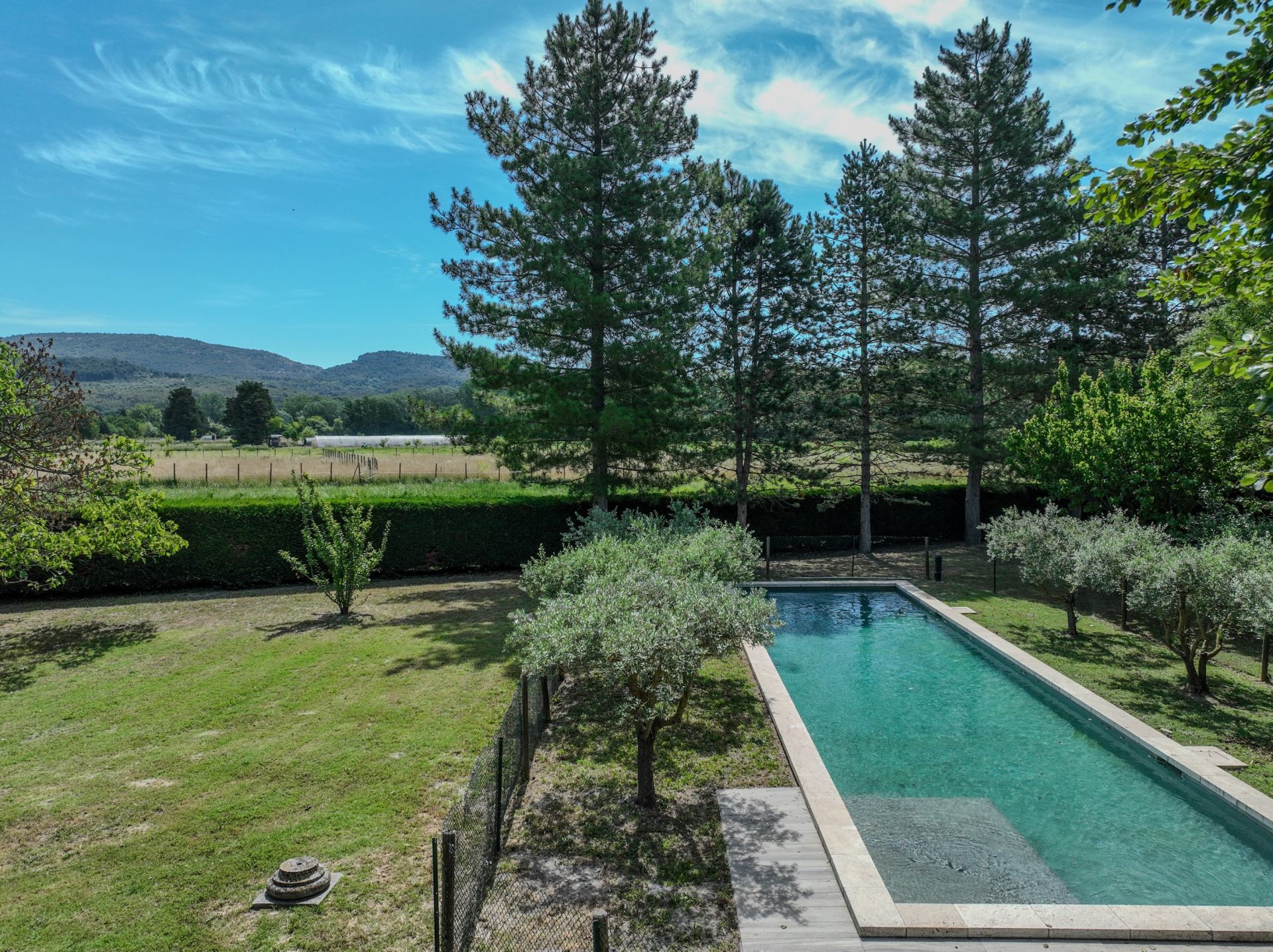 house 7 Rooms for sale on SAUMANE DE VAUCLUSE (84800)