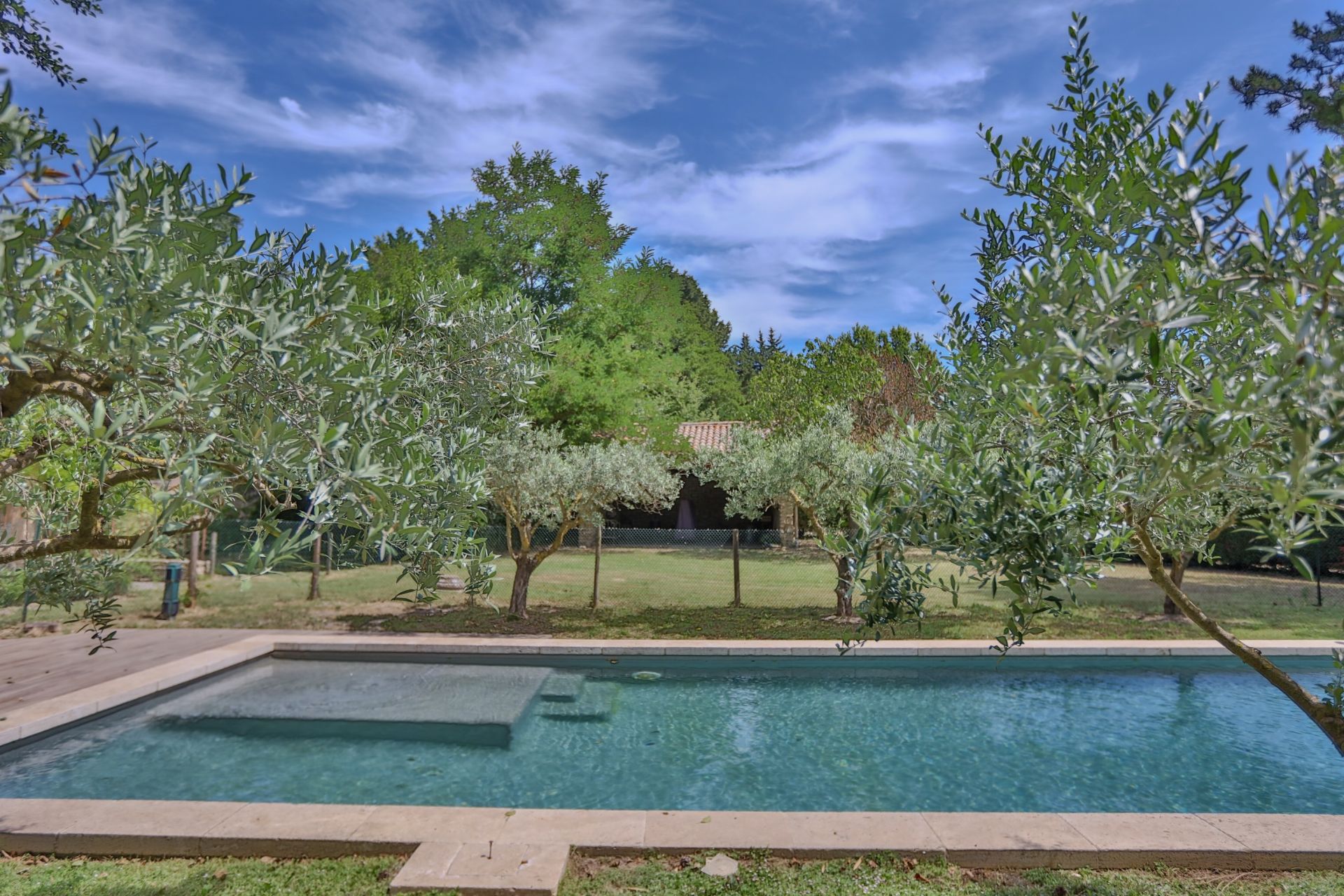 house 7 Rooms for sale on SAUMANE DE VAUCLUSE (84800)