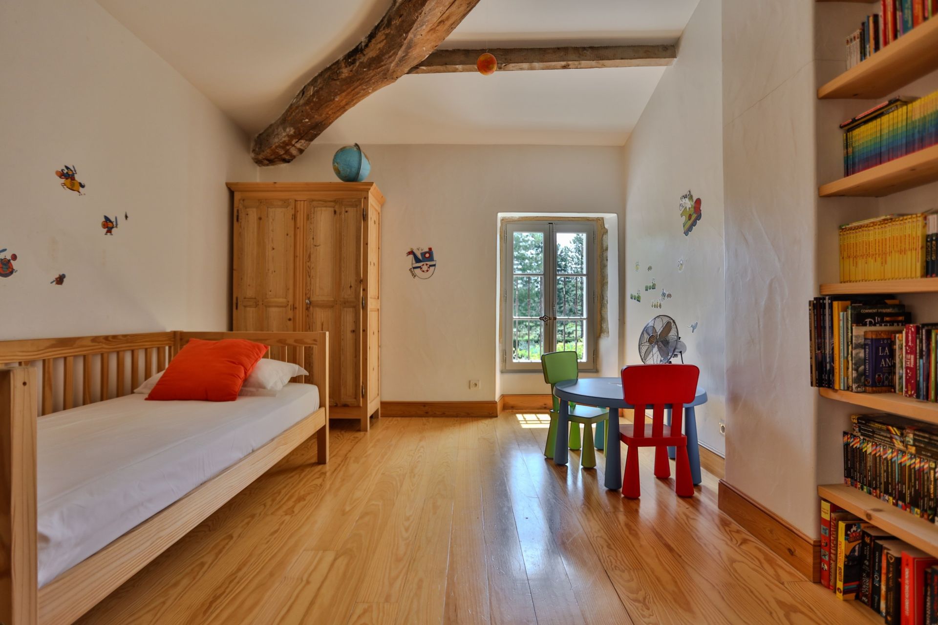 house 7 Rooms for sale on SAUMANE DE VAUCLUSE (84800)