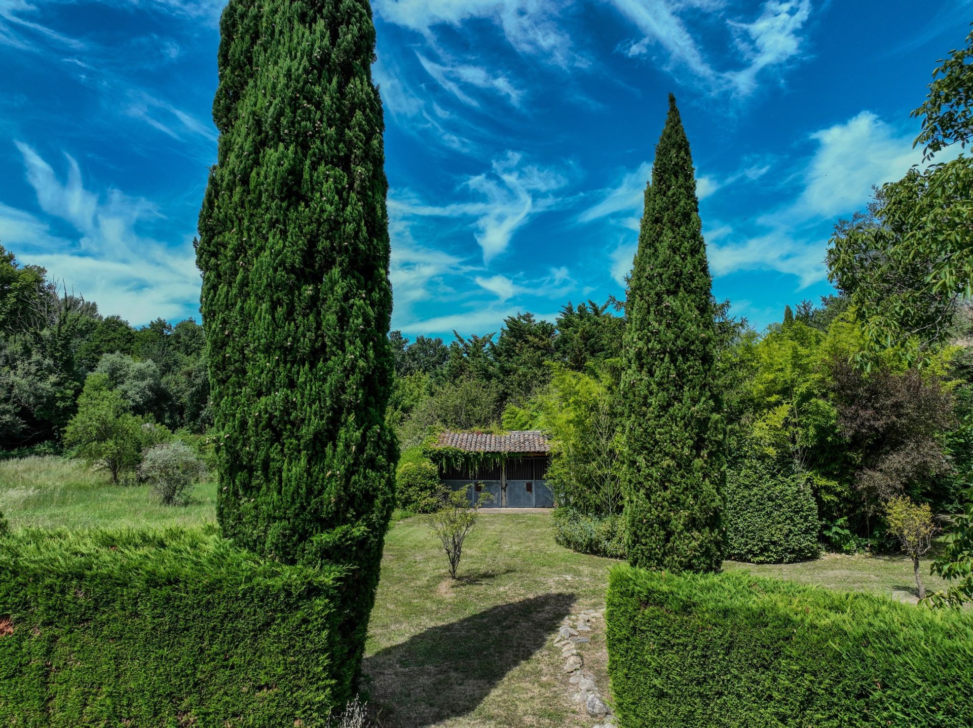 house 7 Rooms for sale on SAUMANE DE VAUCLUSE (84800)