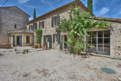 Sale House Saumane-de-Vaucluse 7 Rooms 230 m²