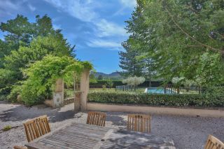 house 7 Rooms for sale on SAUMANE DE VAUCLUSE (84800)