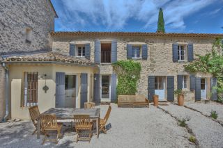 house 7 Rooms for sale on SAUMANE DE VAUCLUSE (84800)