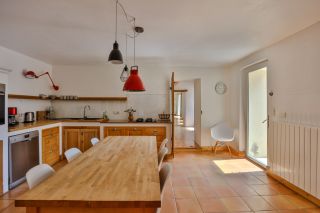 house 7 Rooms for sale on SAUMANE DE VAUCLUSE (84800)