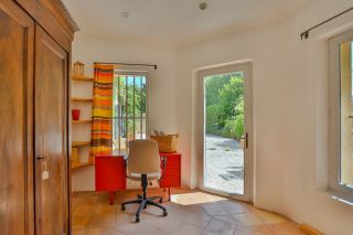 house 7 Rooms for sale on SAUMANE DE VAUCLUSE (84800)