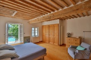 house 7 Rooms for sale on SAUMANE DE VAUCLUSE (84800)