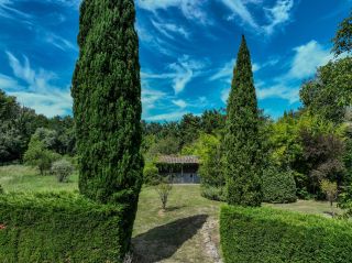 house 7 Rooms for sale on SAUMANE DE VAUCLUSE (84800)