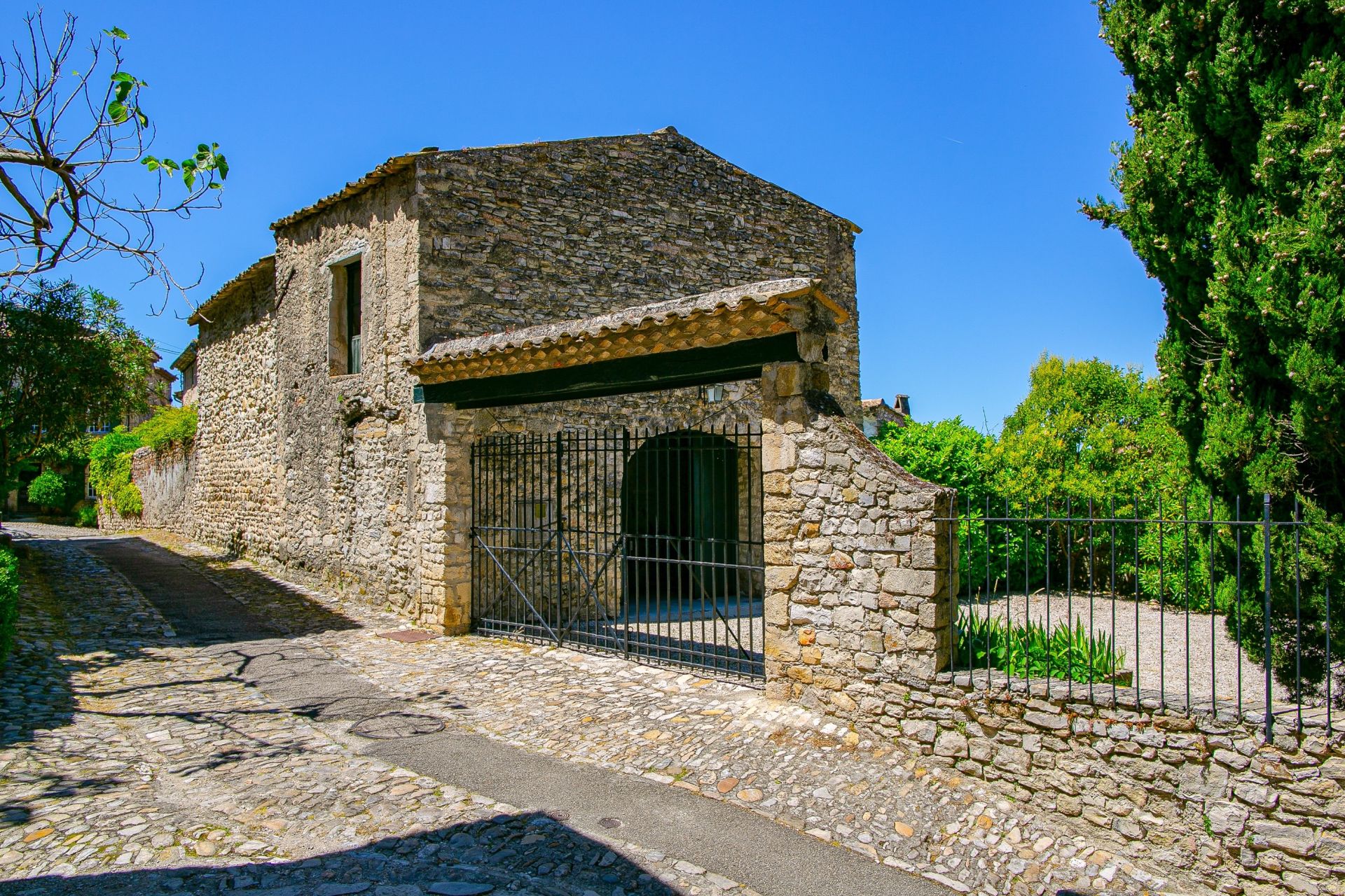 maison 15 Pièces en vente sur VAISON LA ROMAINE (84110)